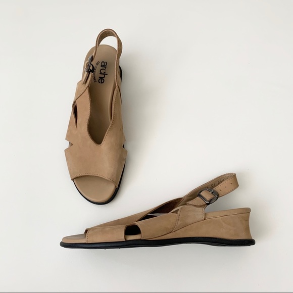 ARCHE Beige/Tan Leather Sandal w/ Wedge Heel Sz 36 - Picture 1 of 11